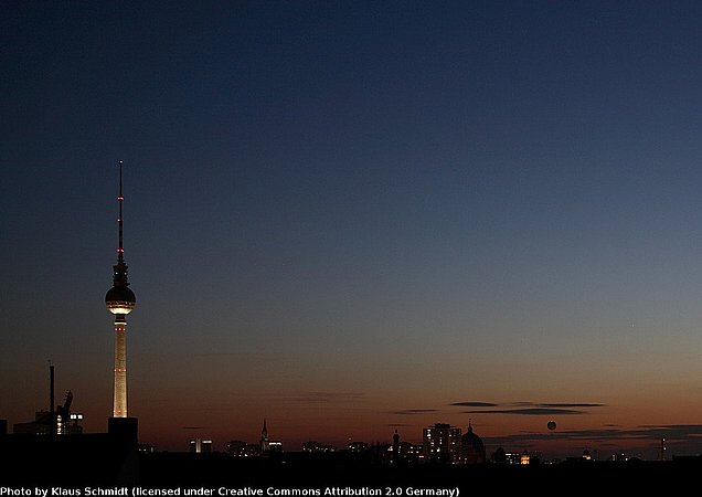 Der Himmel über Berlin bei Nacht (alt. Text)